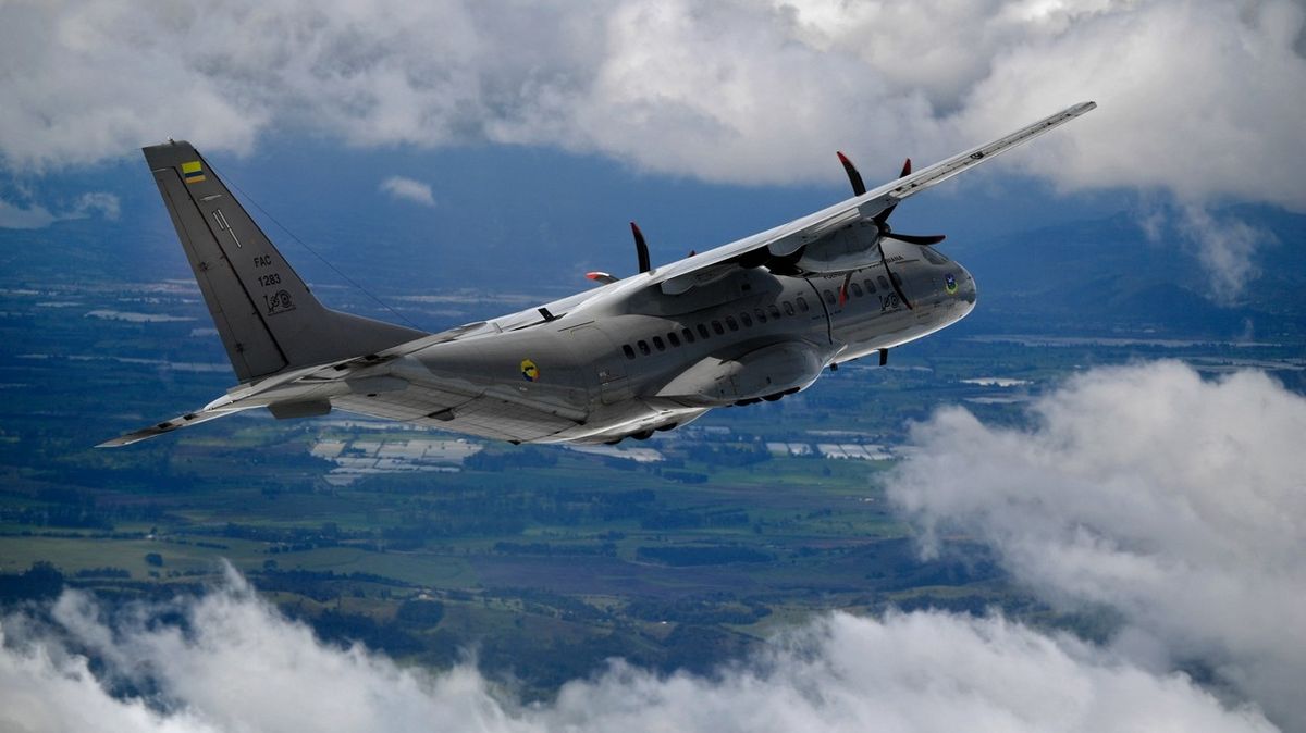 Česká armáda ve Španělsku převzala zbrusu nový letoun CASA